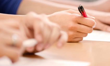hand holding pen