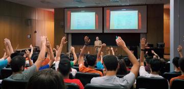 Uri Treisman teaching freshman calculus